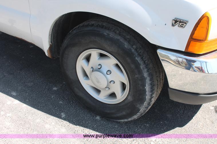 image for item E3345 2000 Ford F250 Super Duty XL cab and chassis