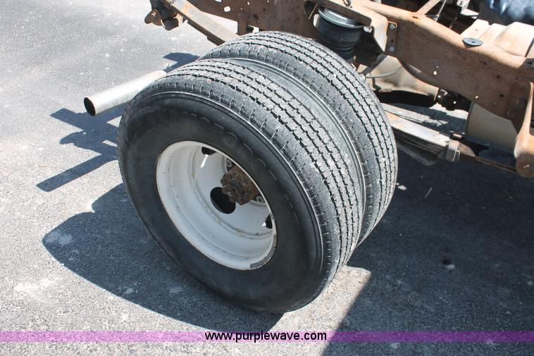 image for item E3345 2000 Ford F250 Super Duty XL cab and chassis