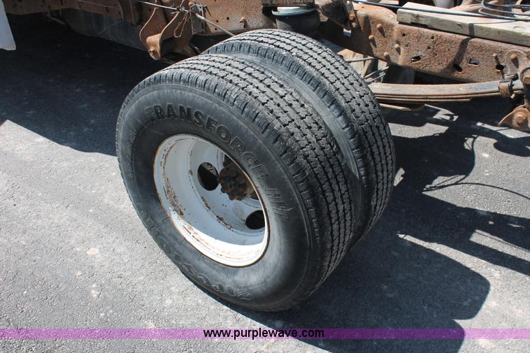 image for item E3345 2000 Ford F250 Super Duty XL cab and chassis