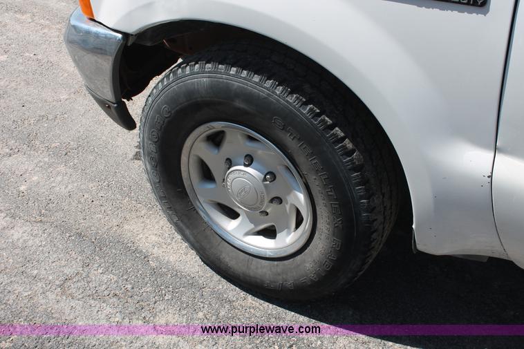 image for item E3345 2000 Ford F250 Super Duty XL cab and chassis