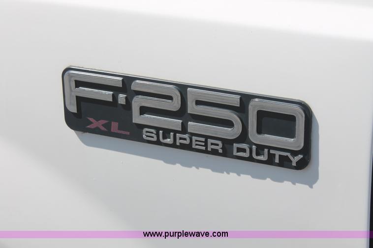 image for item E3345 2000 Ford F250 Super Duty XL cab and chassis