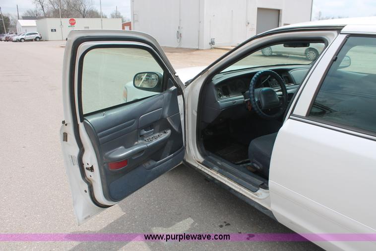 image for item E3348 1999 Ford Crown Victoria Police Interceptor