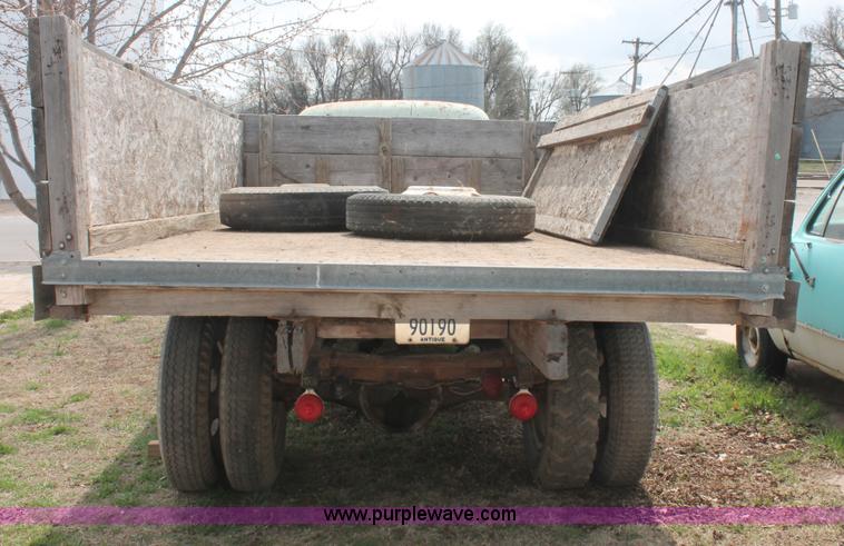 image for item E3349 1950 Chevrolet 6400 dump truck