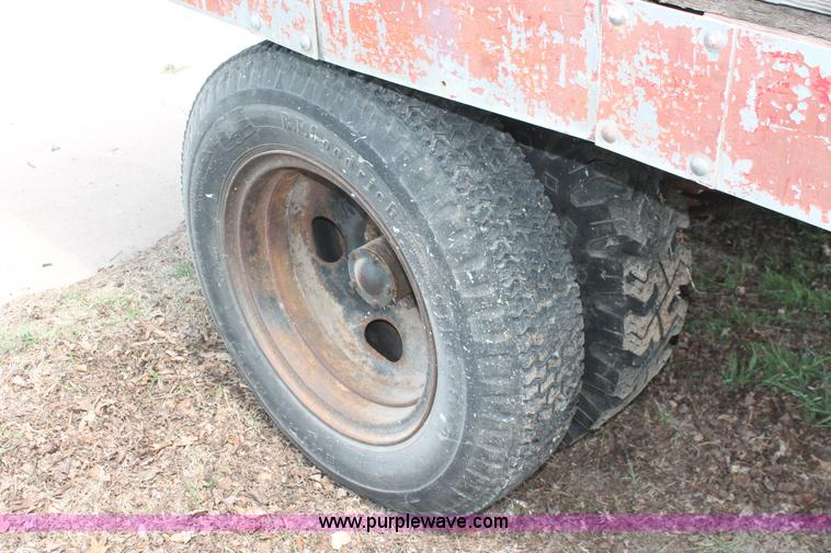 image for item E3349 1950 Chevrolet 6400 dump truck