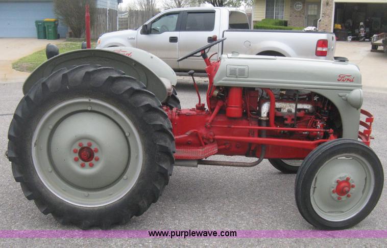 image for item E3386 1952 Ford 8N tractor
