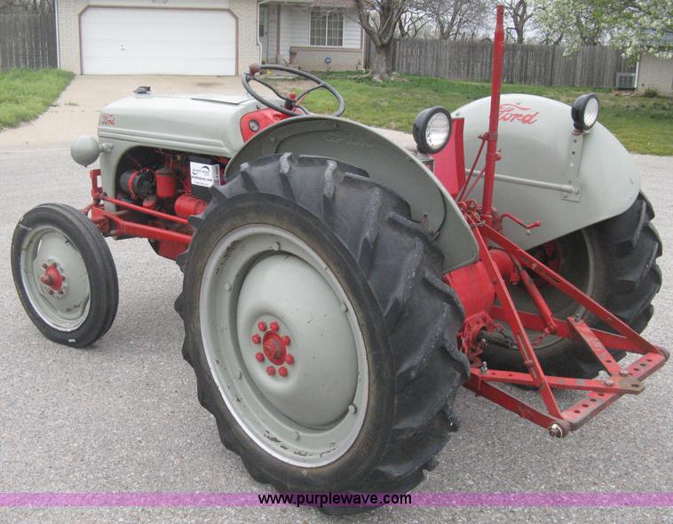 image for item E3386 1952 Ford 8N tractor