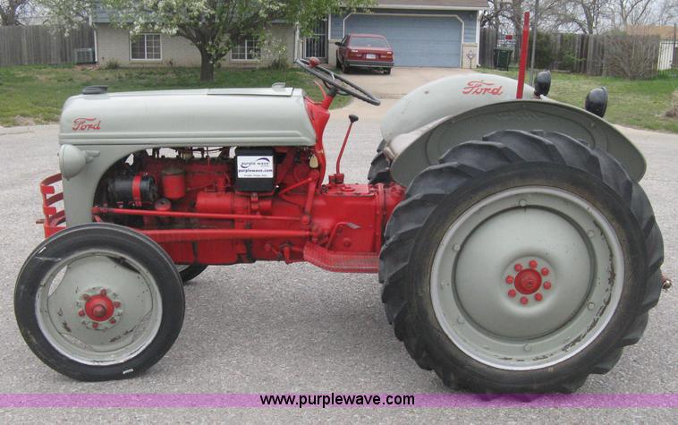 image for item E3386 1952 Ford 8N tractor