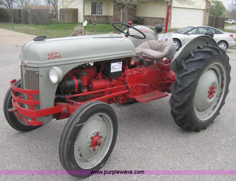 image for item E3386 1952 Ford 8N tractor