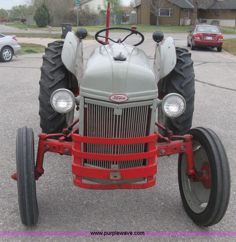 image for item E3386 1952 Ford 8N tractor