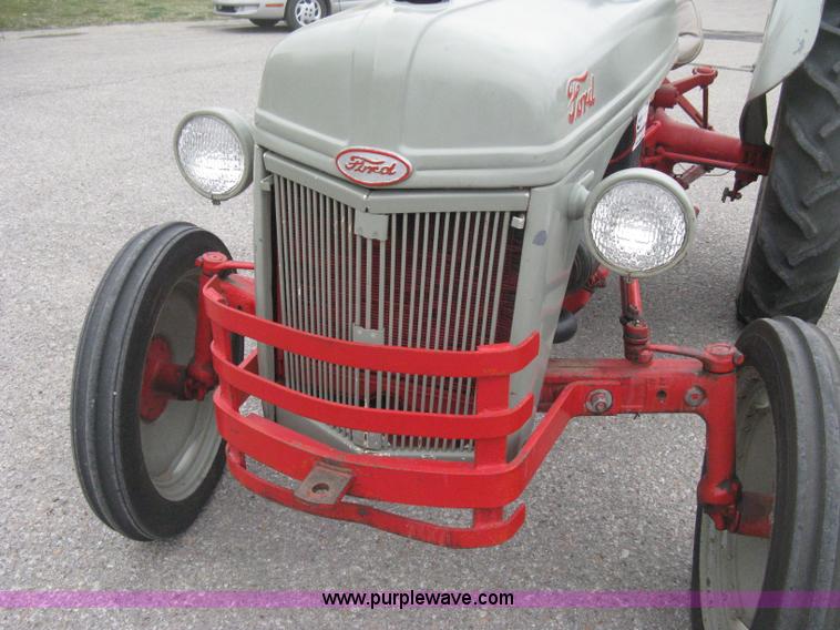 image for item E3386 1952 Ford 8N tractor