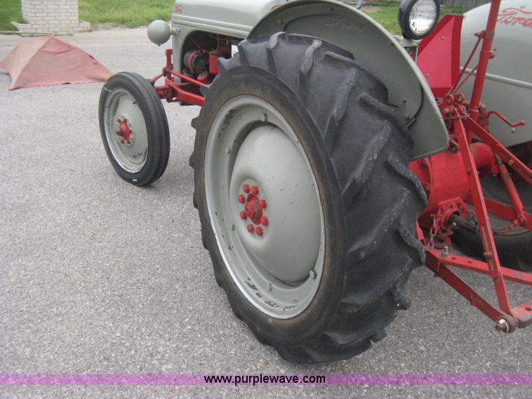 image for item E3386 1952 Ford 8N tractor