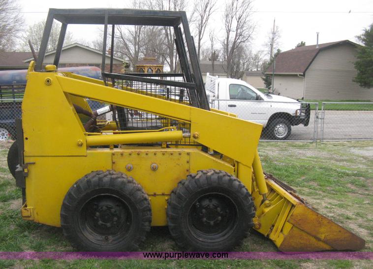 image for item E3389 Owatonna 1700 skid steer