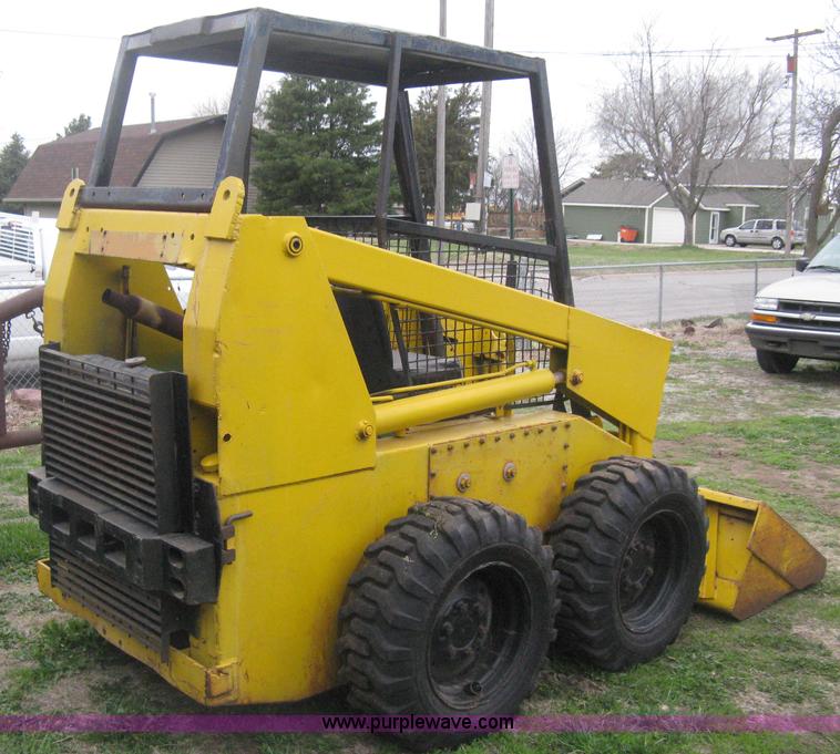 image for item E3389 Owatonna 1700 skid steer