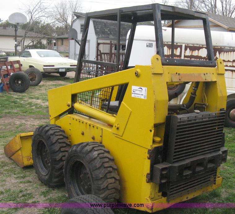 image for item E3389 Owatonna 1700 skid steer