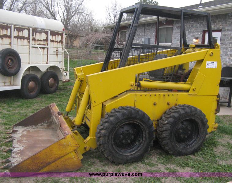 image for item E3389 Owatonna 1700 skid steer