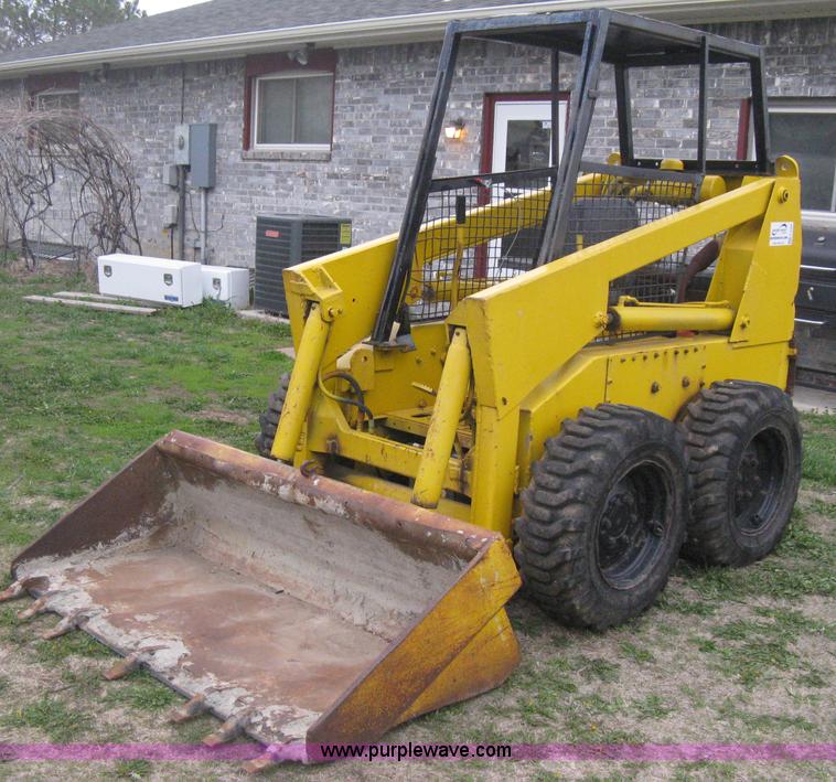 image for item E3389 Owatonna 1700 skid steer