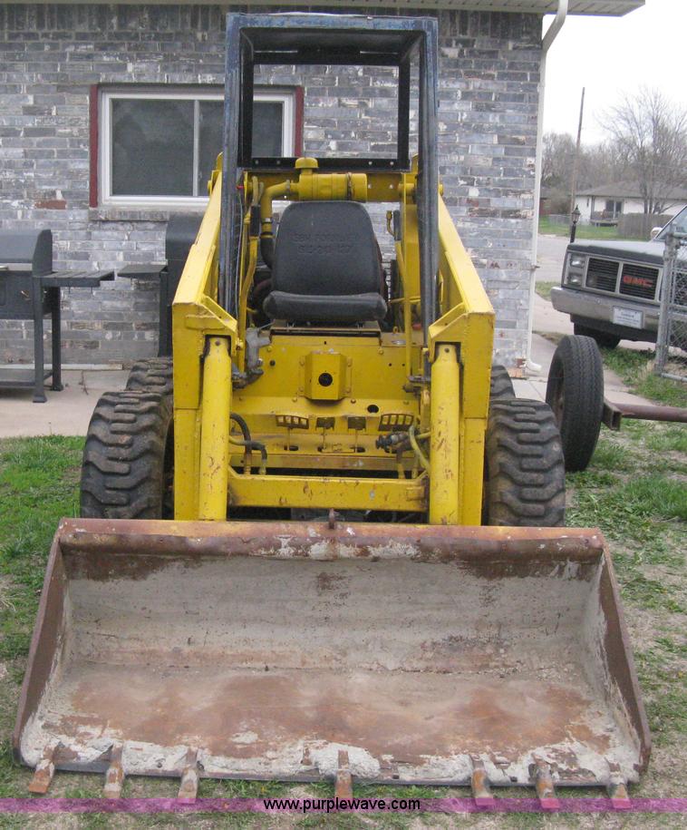 image for item E3389 Owatonna 1700 skid steer