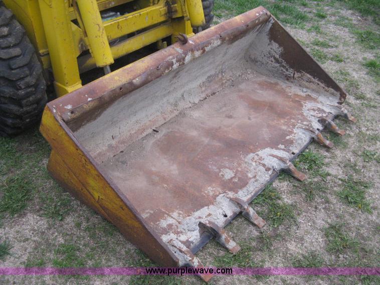 image for item E3389 Owatonna 1700 skid steer