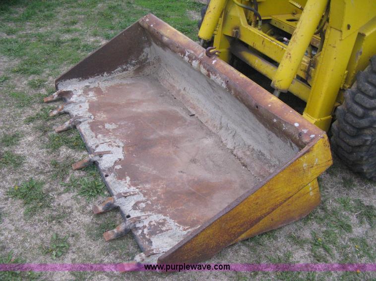 image for item E3389 Owatonna 1700 skid steer