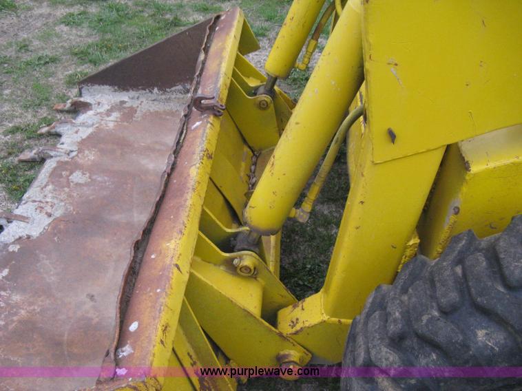 image for item E3389 Owatonna 1700 skid steer