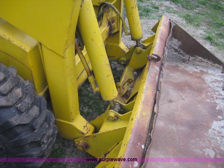 image for item E3389 Owatonna 1700 skid steer