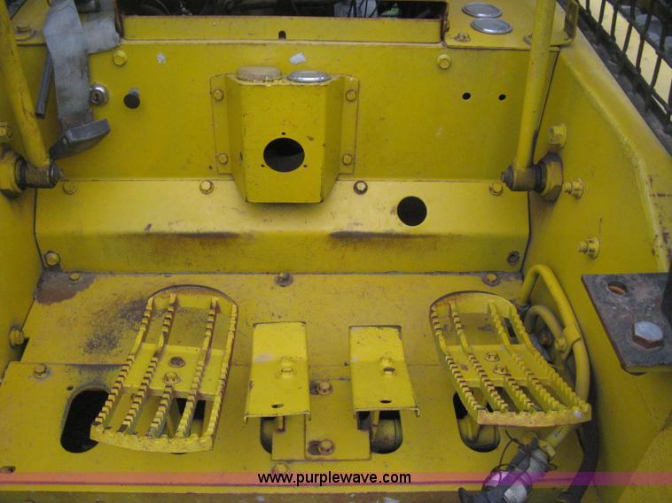 image for item E3389 Owatonna 1700 skid steer