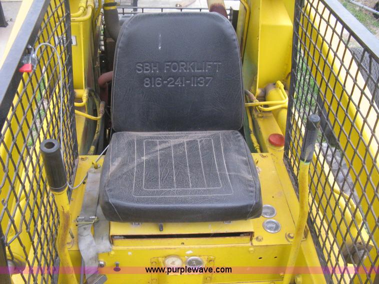 image for item E3389 Owatonna 1700 skid steer