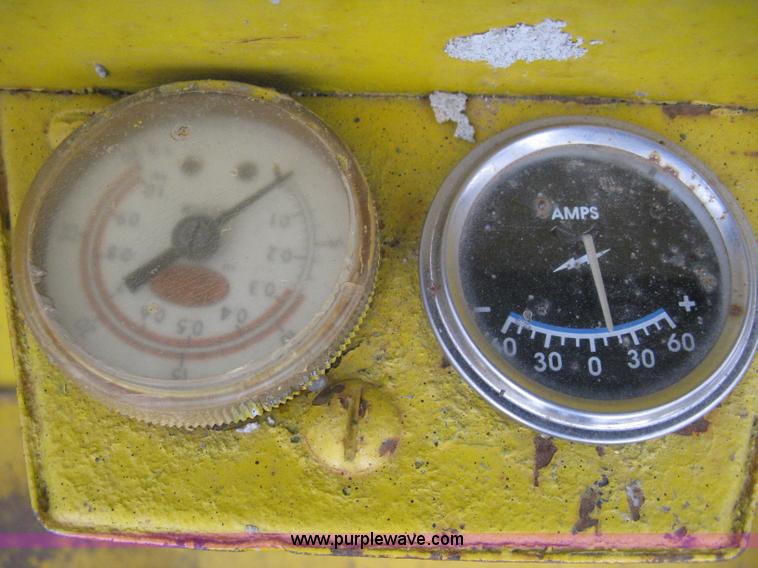 image for item E3389 Owatonna 1700 skid steer