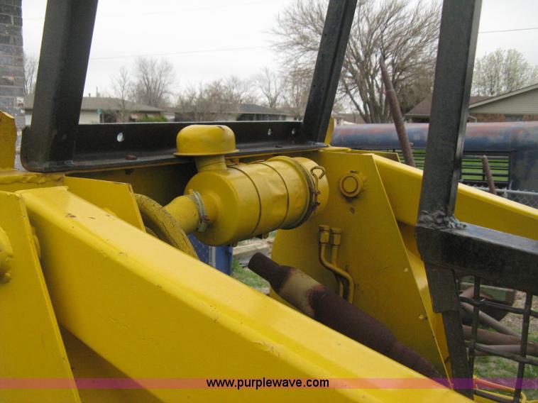 image for item E3389 Owatonna 1700 skid steer