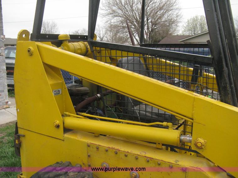 image for item E3389 Owatonna 1700 skid steer