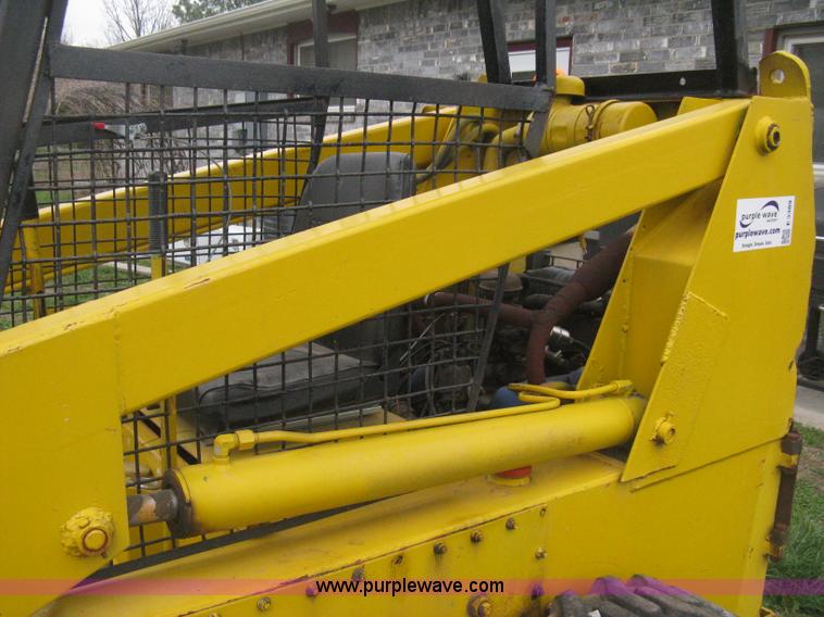 image for item E3389 Owatonna 1700 skid steer
