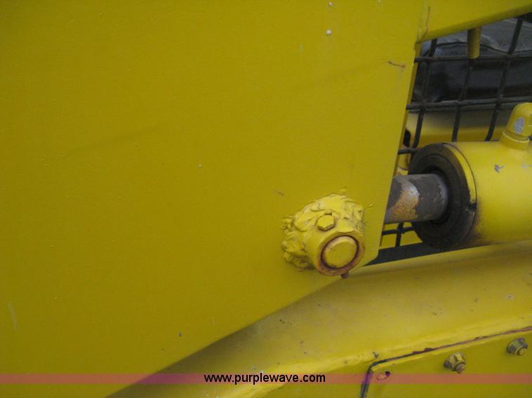 image for item E3389 Owatonna 1700 skid steer