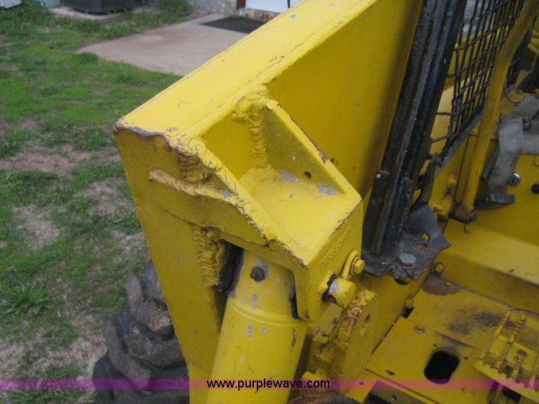 image for item E3389 Owatonna 1700 skid steer