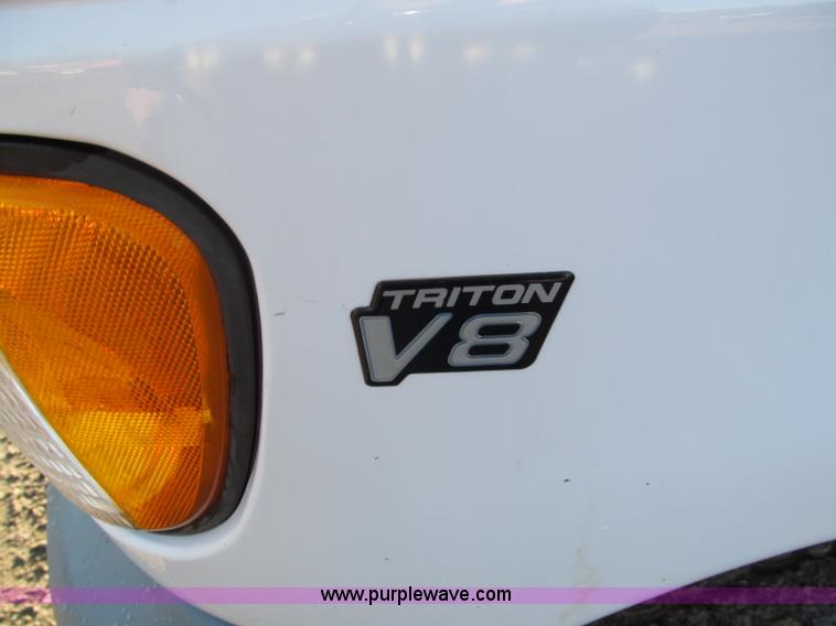 image for item E5925 2000 Ford Econoline  E250 van