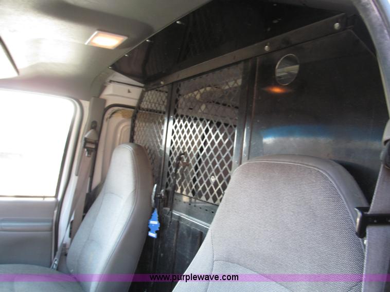 image for item E5925 2000 Ford Econoline  E250 van
