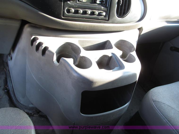 image for item E5925 2000 Ford Econoline  E250 van