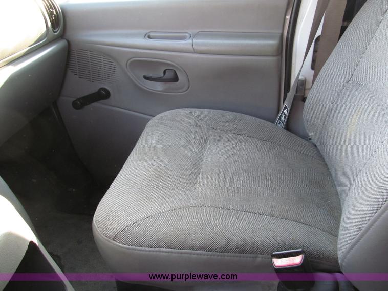 image for item E5925 2000 Ford Econoline  E250 van