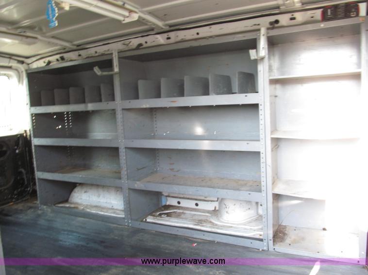 image for item E5925 2000 Ford Econoline  E250 van