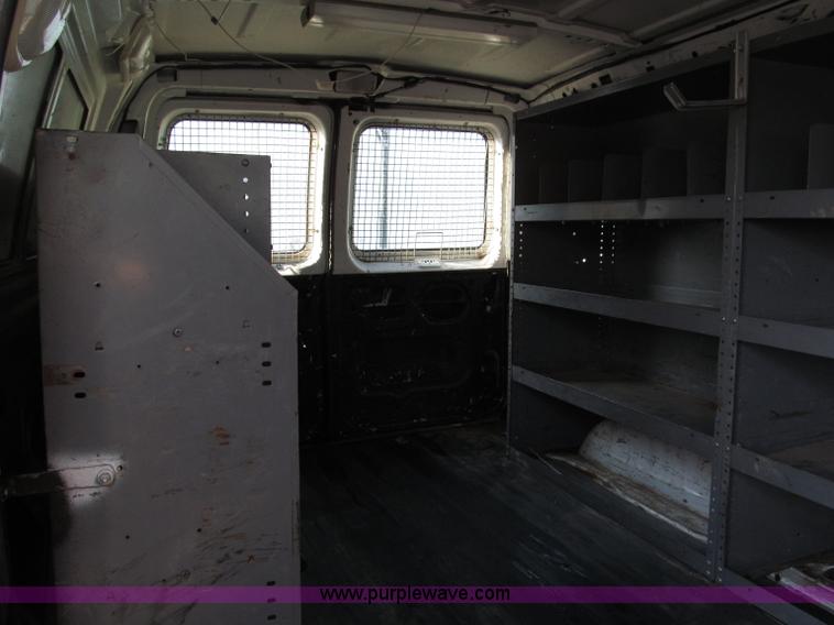 image for item E5925 2000 Ford Econoline  E250 van