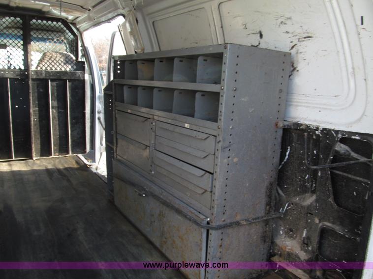 image for item E5925 2000 Ford Econoline  E250 van