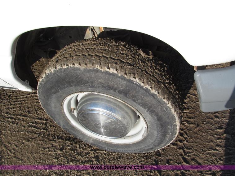 image for item E5925 2000 Ford Econoline  E250 van