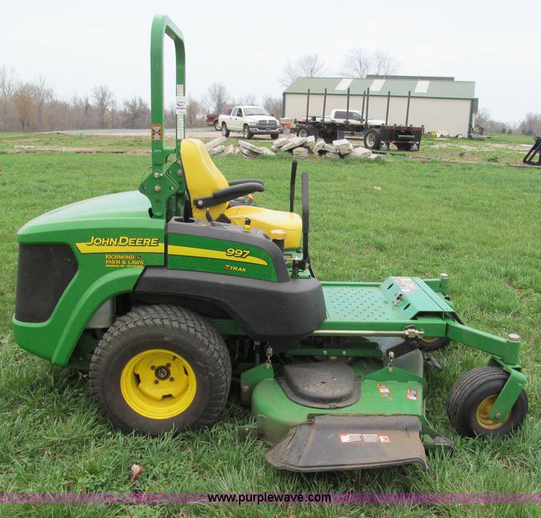 image for item E5989 John Deere 997 ZTrak ZTR commercial lawn mower