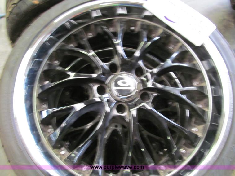 image for item E5992 20" Lorenzo wheels and tires