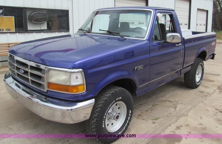 image for item F3182 1995 Ford F150 XL pickup truck