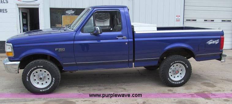 image for item F3182 1995 Ford F150 XL pickup truck