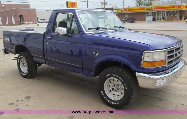 image for item F3182 1995 Ford F150 XL pickup truck