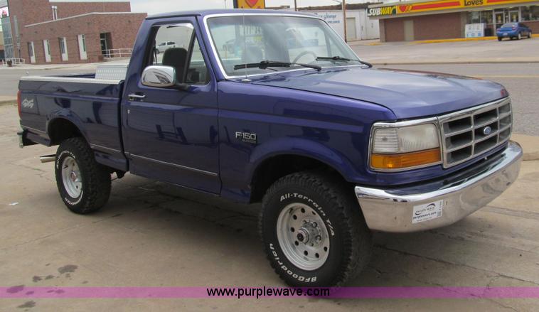 image for item F3182 1995 Ford F150 XL pickup truck