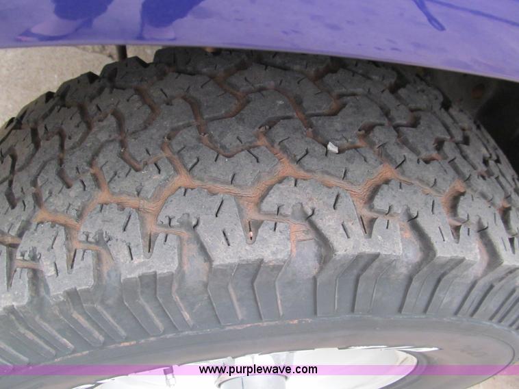 image for item F3182 1995 Ford F150 XL pickup truck