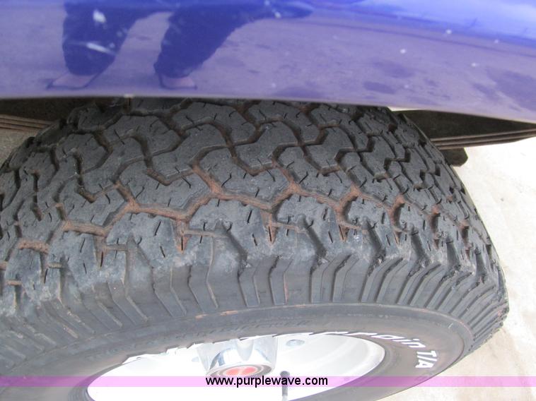 image for item F3182 1995 Ford F150 XL pickup truck