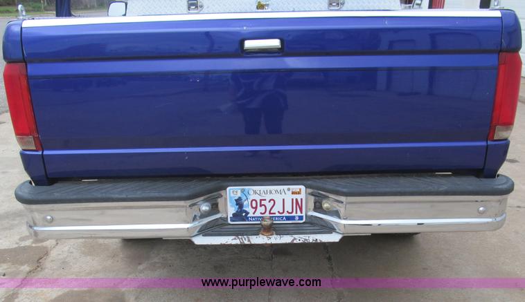 image for item F3182 1995 Ford F150 XL pickup truck